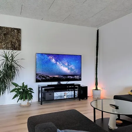 Apartment Stylish House W/ Master + Private Garden *