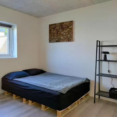 Apartment Stylish House W/ Master + Private Garden