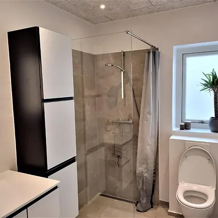 Stylish House W/ Master + Private Garden *