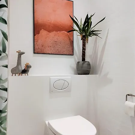 Stylish House W/ Master + Private Garden Apartment